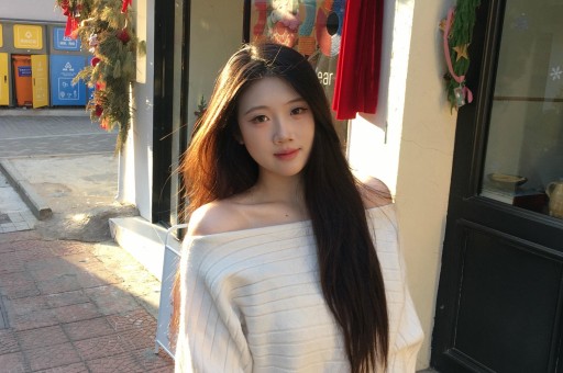 前央视主持曹晴嫁大20岁美国富豪婚后被家暴吃剩饭却不愿离婚